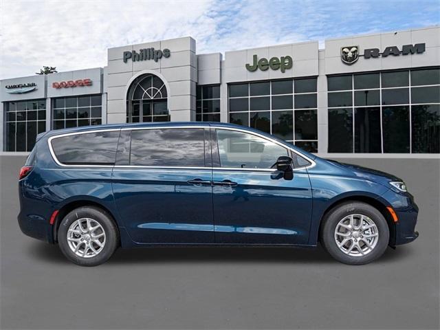 new 2025 Chrysler Pacifica car, priced at $46,220