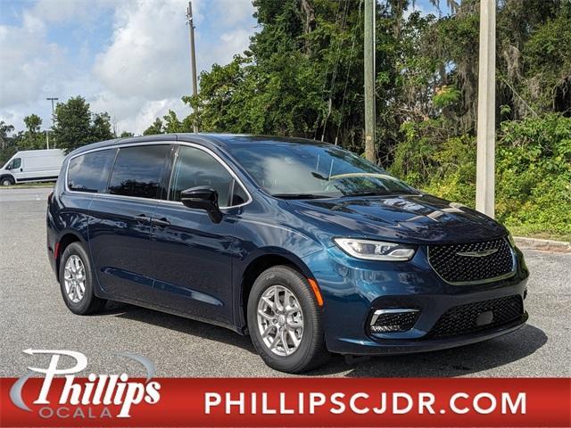 new 2025 Chrysler Pacifica car, priced at $46,220