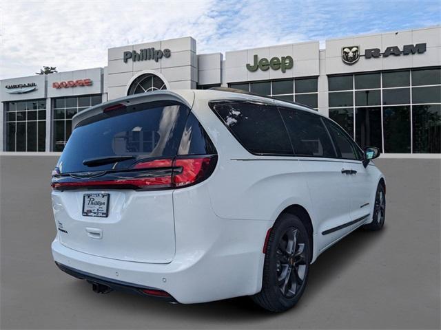 new 2024 Chrysler Pacifica car, priced at $44,800
