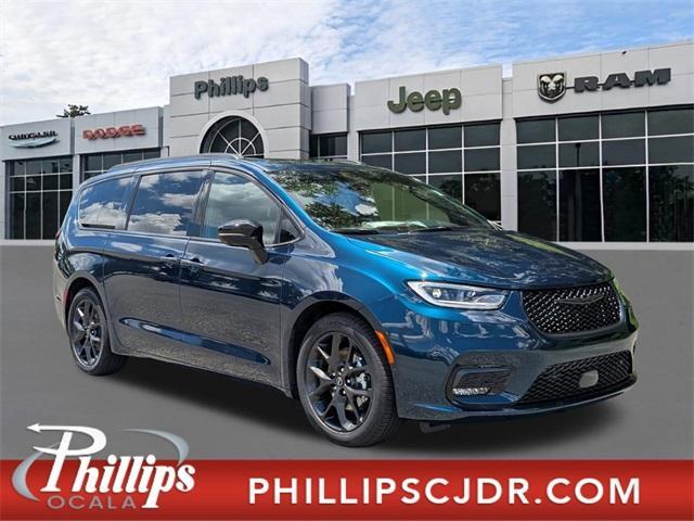 new 2025 Chrysler Pacifica car, priced at $54,535