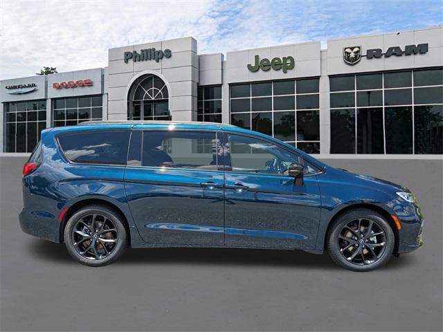 new 2025 Chrysler Pacifica car, priced at $54,535