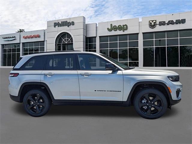 new 2025 Jeep Grand Cherokee car, priced at $53,660