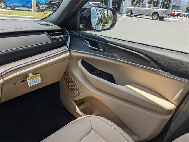 new 2025 Jeep Grand Cherokee car, priced at $45,495