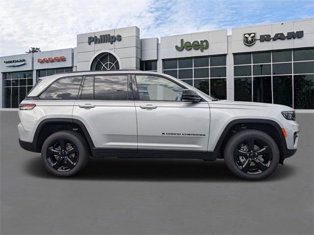 new 2025 Jeep Grand Cherokee car, priced at $44,675