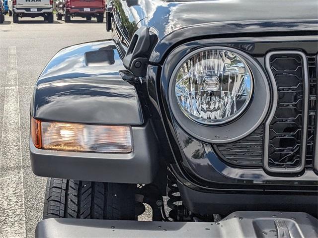 new 2025 Jeep Gladiator car, priced at $48,905