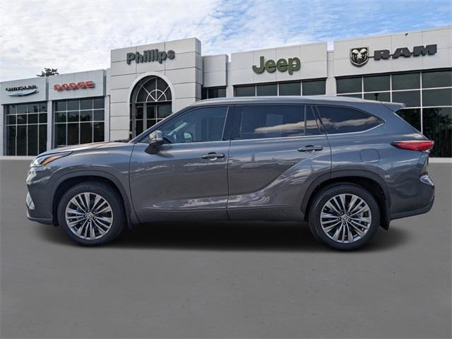 used 2021 Toyota Highlander car, priced at $39,967