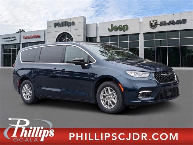 new 2025 Chrysler Pacifica car, priced at $45,920