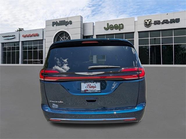 new 2025 Chrysler Pacifica car, priced at $46,220