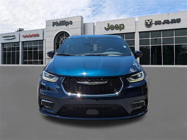 new 2025 Chrysler Pacifica car, priced at $46,220