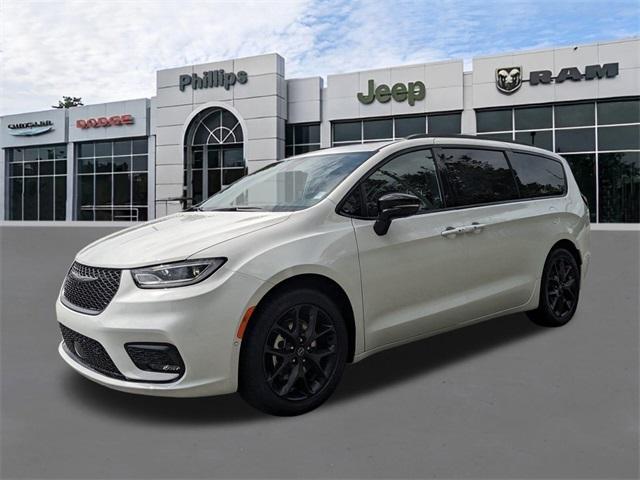 new 2025 Chrysler Pacifica car, priced at $52,845
