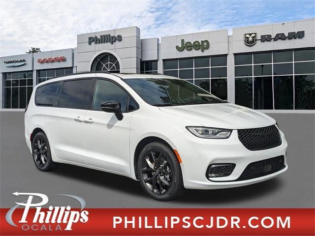 new 2025 Chrysler Pacifica car, priced at $52,845