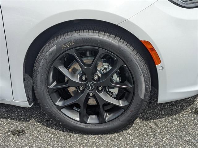 new 2025 Chrysler Pacifica car, priced at $52,845