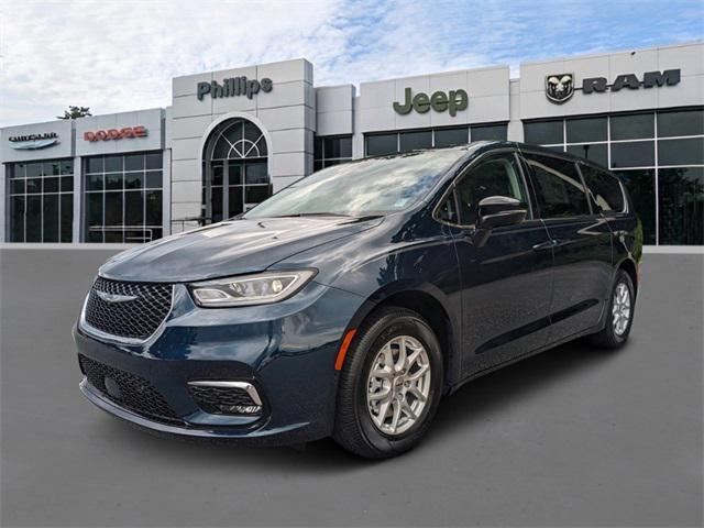 new 2024 Chrysler Pacifica car, priced at $42,190