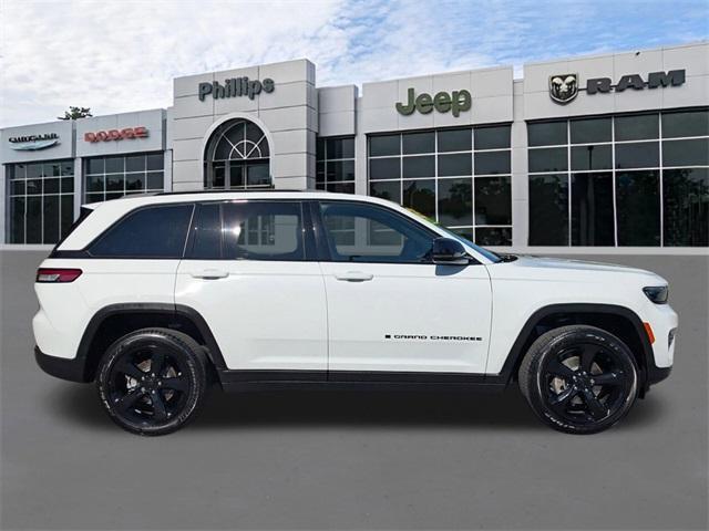 used 2025 Jeep Grand Cherokee car, priced at $38,999