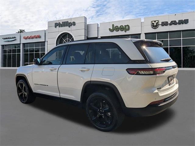 used 2025 Jeep Grand Cherokee car, priced at $38,999