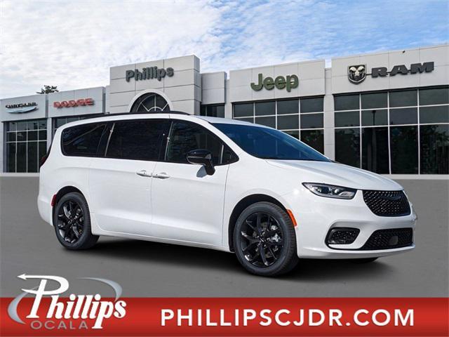 new 2024 Chrysler Pacifica car, priced at $43,504