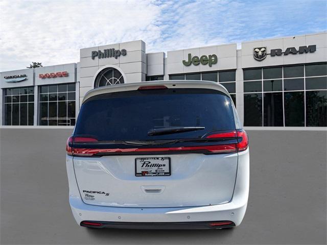 new 2024 Chrysler Pacifica car, priced at $43,504