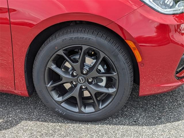 new 2025 Chrysler Pacifica car, priced at $53,340