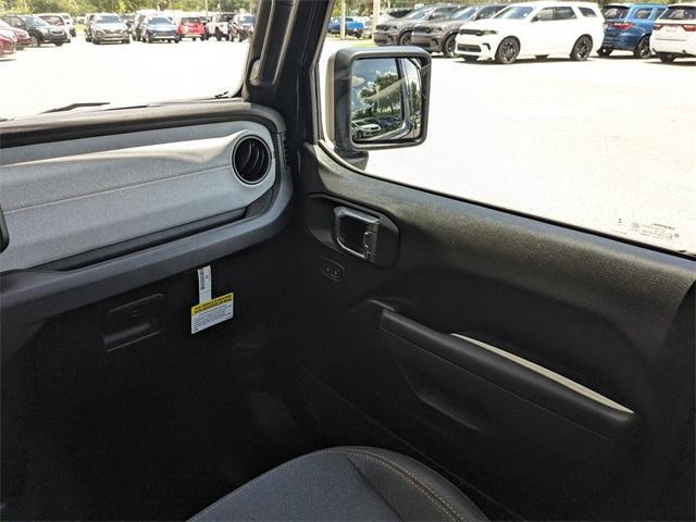 new 2025 Jeep Wrangler car, priced at $45,585