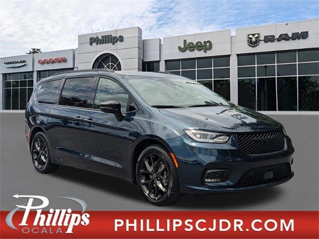 new 2025 Chrysler Pacifica car, priced at $53,340