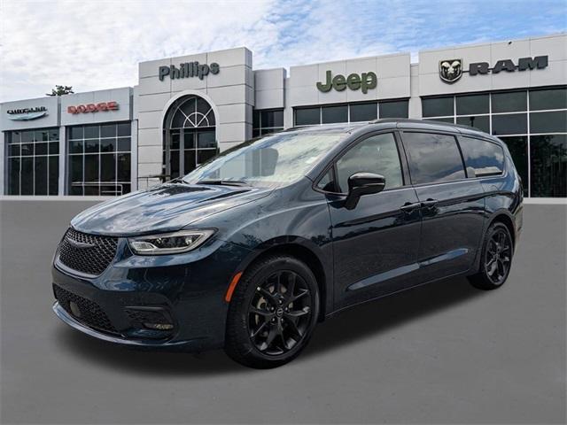 new 2025 Chrysler Pacifica car, priced at $53,340