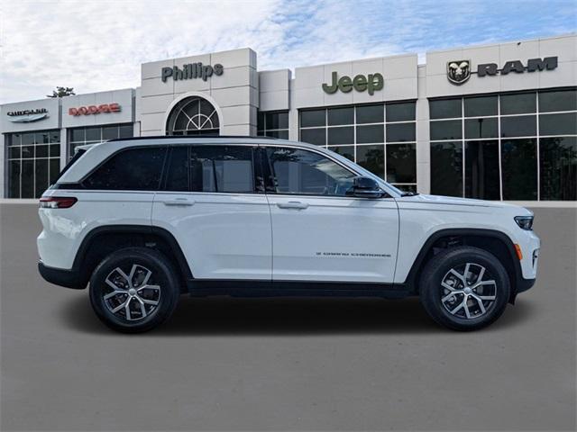 new 2024 Jeep Grand Cherokee car, priced at $46,200