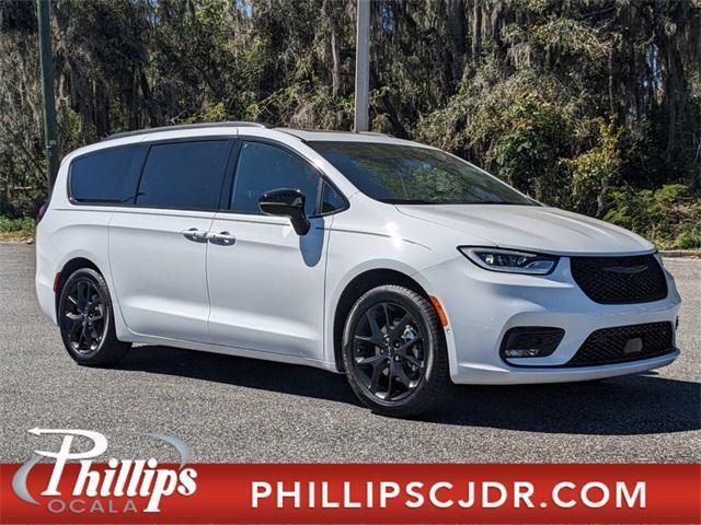 new 2025 Chrysler Pacifica car, priced at $53,740