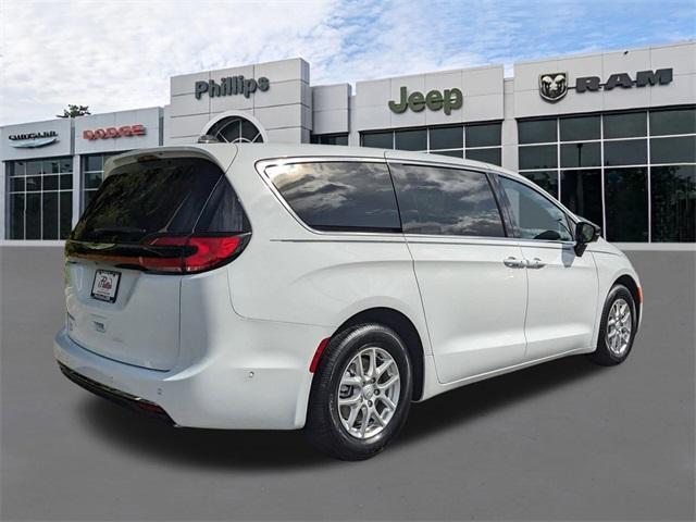 new 2025 Chrysler Pacifica car, priced at $45,725