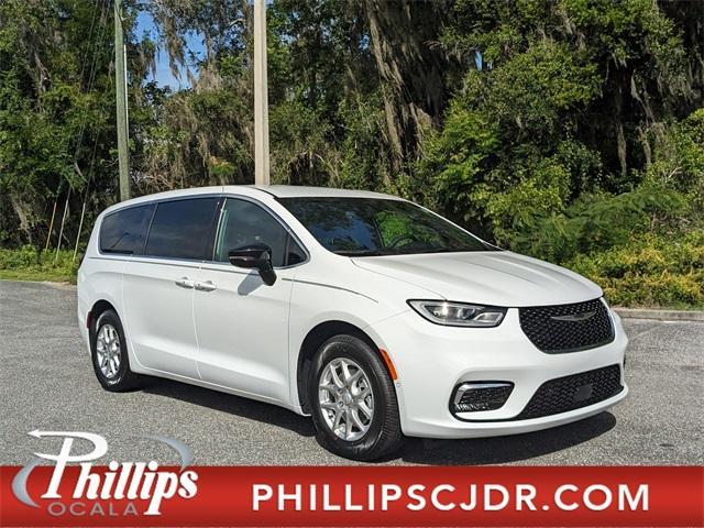 new 2025 Chrysler Pacifica car, priced at $45,725