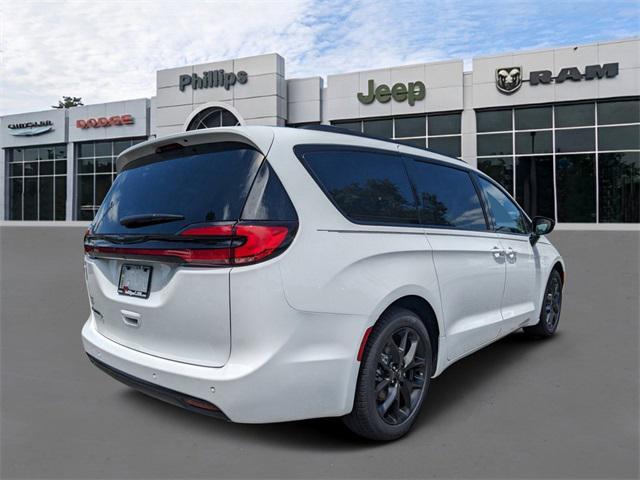 new 2024 Chrysler Pacifica car, priced at $42,485