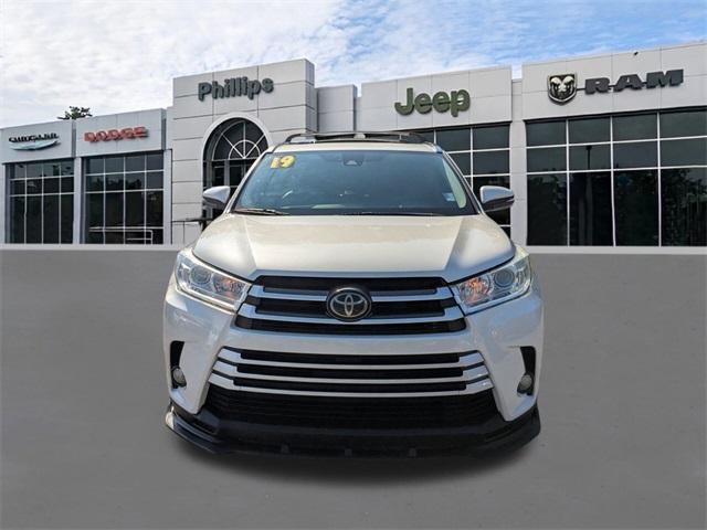 used 2019 Toyota Highlander car, priced at $17,999
