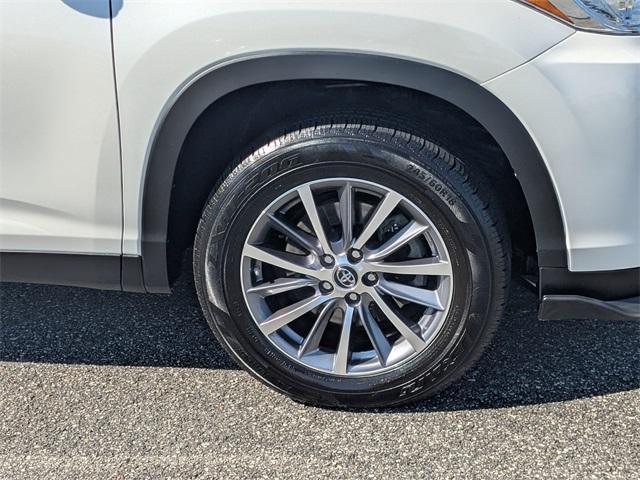 used 2019 Toyota Highlander car, priced at $17,999
