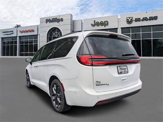 new 2024 Chrysler Pacifica car, priced at $45,845