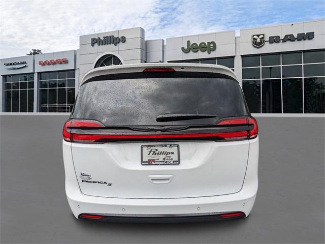 new 2024 Chrysler Pacifica car, priced at $45,845