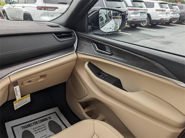 new 2025 Jeep Grand Cherokee car, priced at $45,895