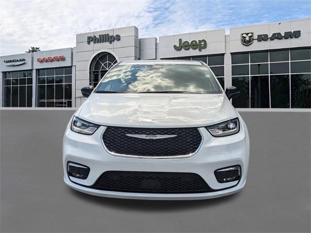 new 2025 Chrysler Pacifica car, priced at $45,725