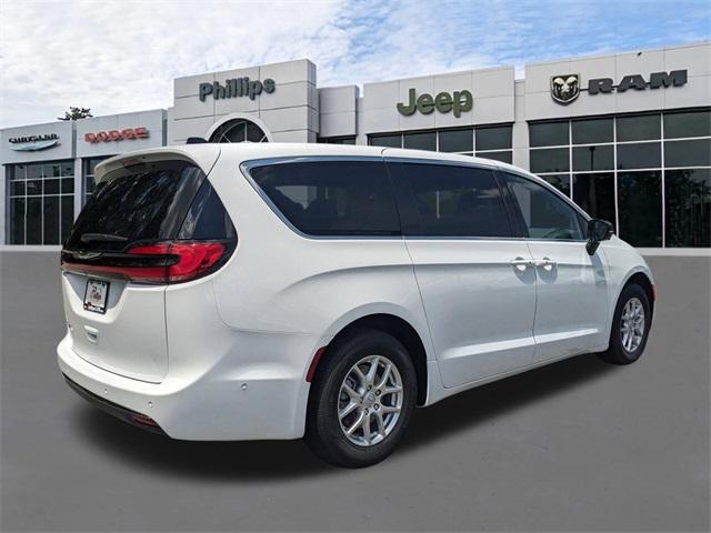 new 2025 Chrysler Pacifica car, priced at $45,725