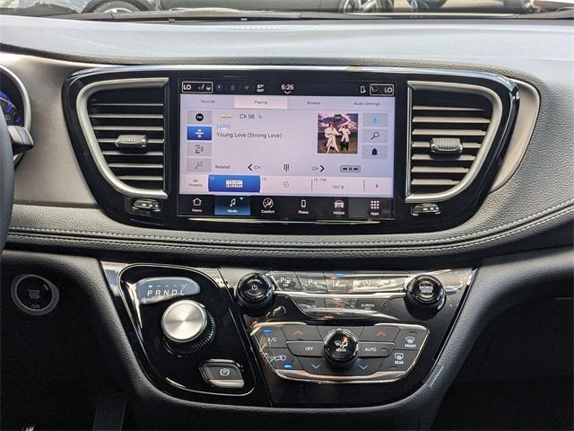new 2025 Chrysler Pacifica car, priced at $45,725