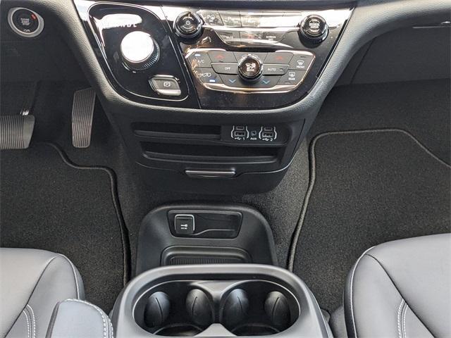 new 2025 Chrysler Pacifica car, priced at $45,725