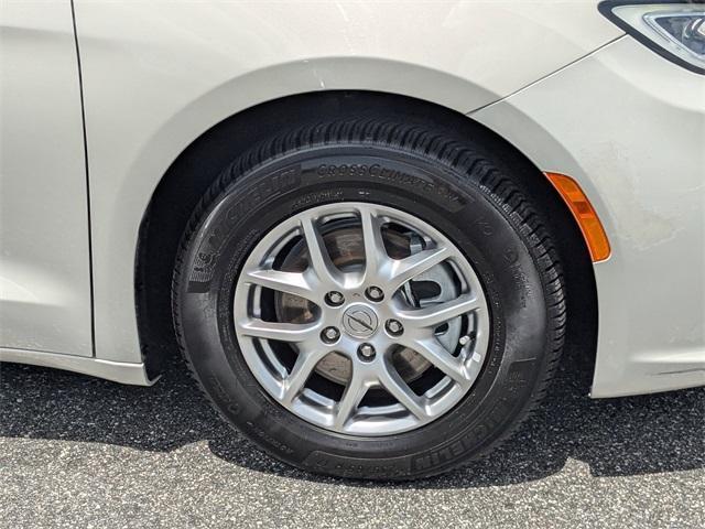used 2021 Chrysler Pacifica car, priced at $20,993