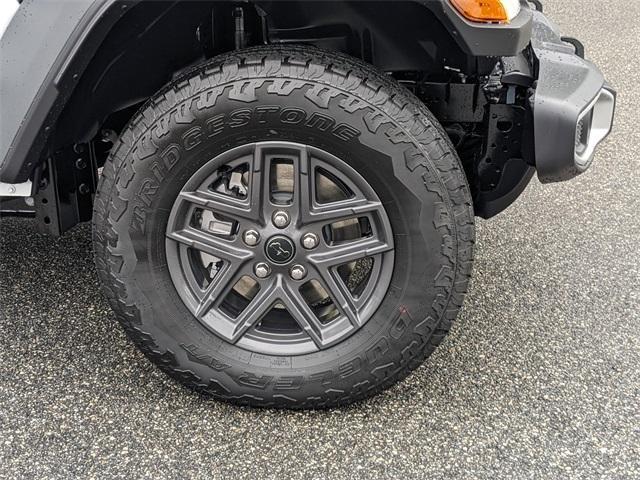 new 2025 Jeep Gladiator car, priced at $48,665