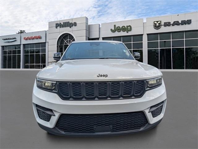 new 2024 Jeep Grand Cherokee car, priced at $44,180