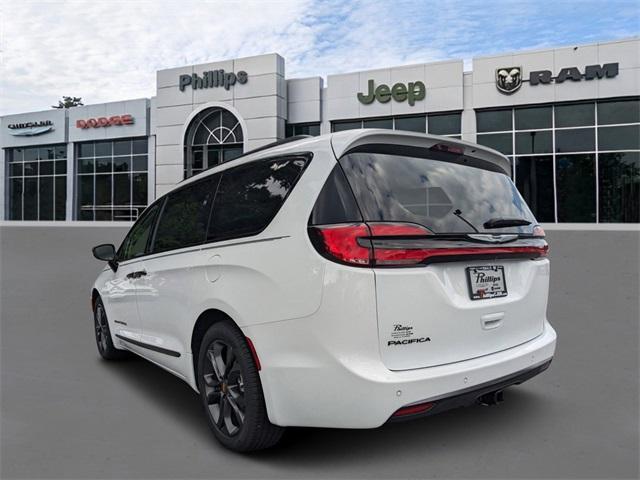 new 2024 Chrysler Pacifica car, priced at $45,695