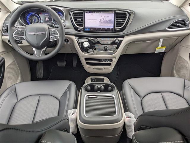 new 2024 Chrysler Pacifica car, priced at $45,695