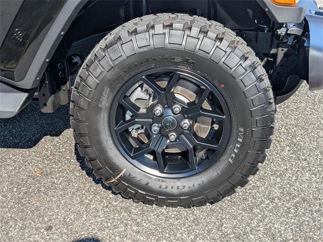 new 2025 Jeep Gladiator car, priced at $45,380