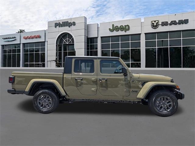 new 2025 Jeep Gladiator car, priced at $43,176