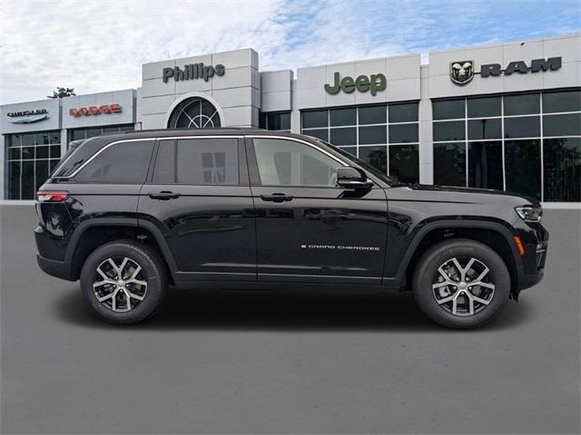 new 2025 Jeep Grand Cherokee car, priced at $45,295