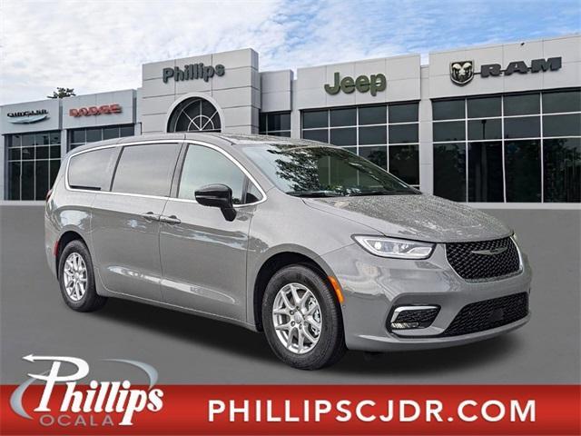 new 2025 Chrysler Pacifica car, priced at $46,220