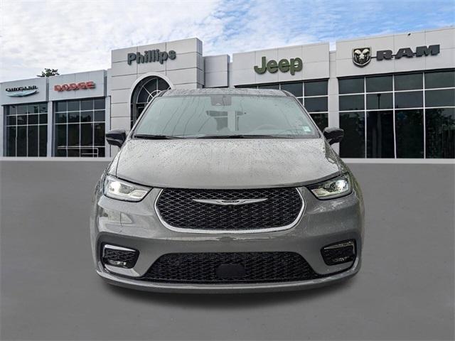 new 2025 Chrysler Pacifica car, priced at $46,220