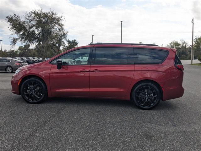 new 2025 Chrysler Pacifica car, priced at $51,760